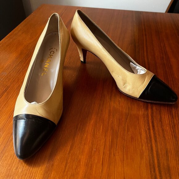 Vintage CHANEL two tone pump Size 38 - Picture 1 of 5